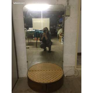 Miroir avec socle en bois