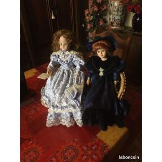 Lot de 2 Poupées vintage en porcelaine avec leur banc