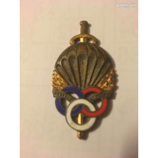 Insigne militaire parachutiste Honneur et Patrie DRAGO