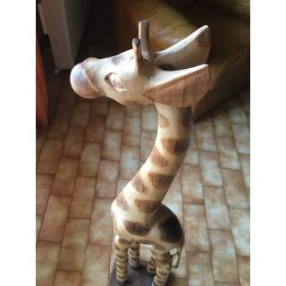 Girafe en bois africain traditionnel
